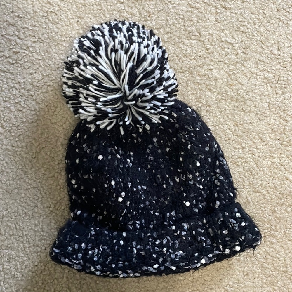 Cute Knit Pom Beanie, Excellent Condition!